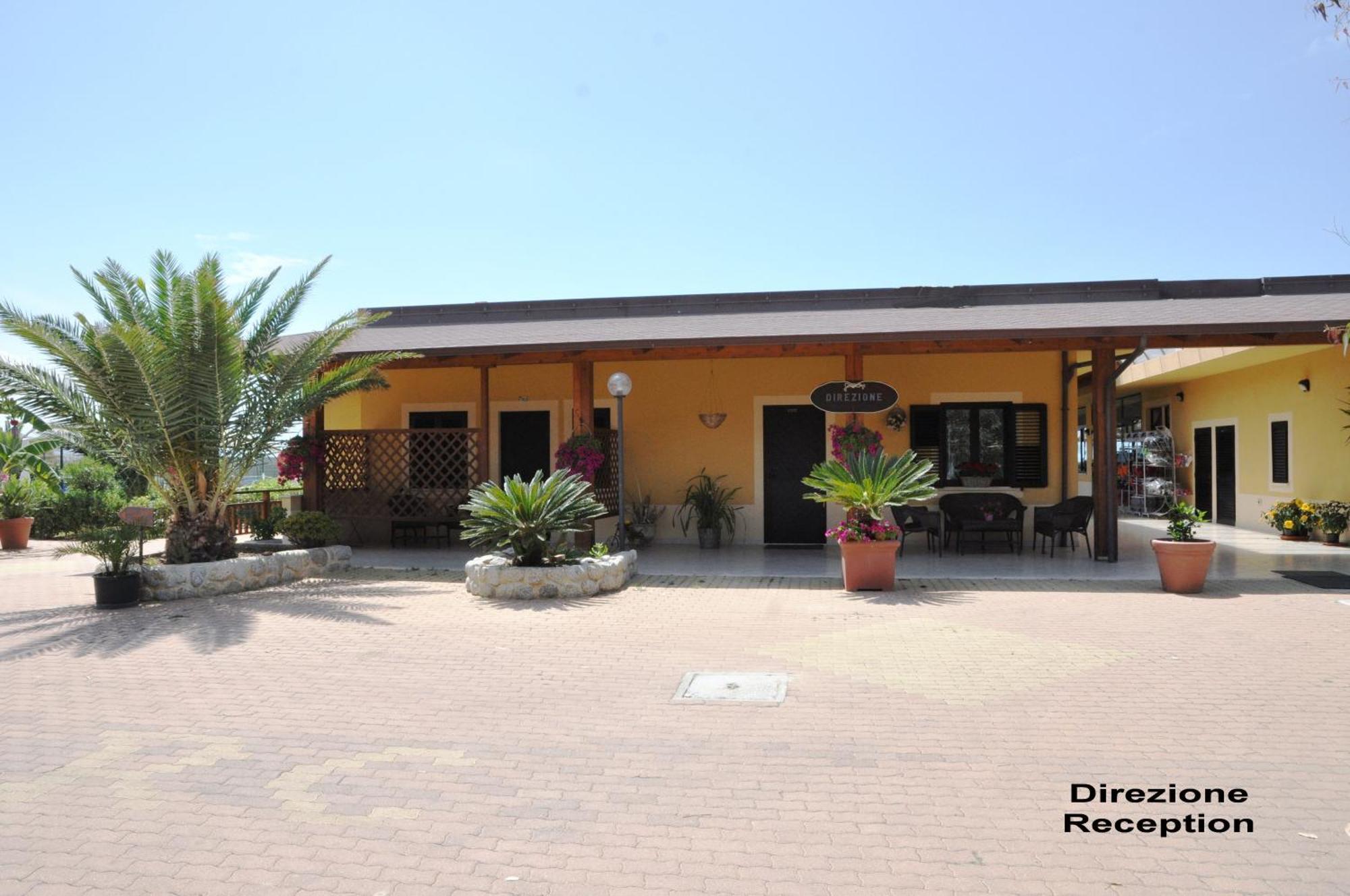 زامبروني Hotel Residence Riviera Calabra المظهر الخارجي الصورة