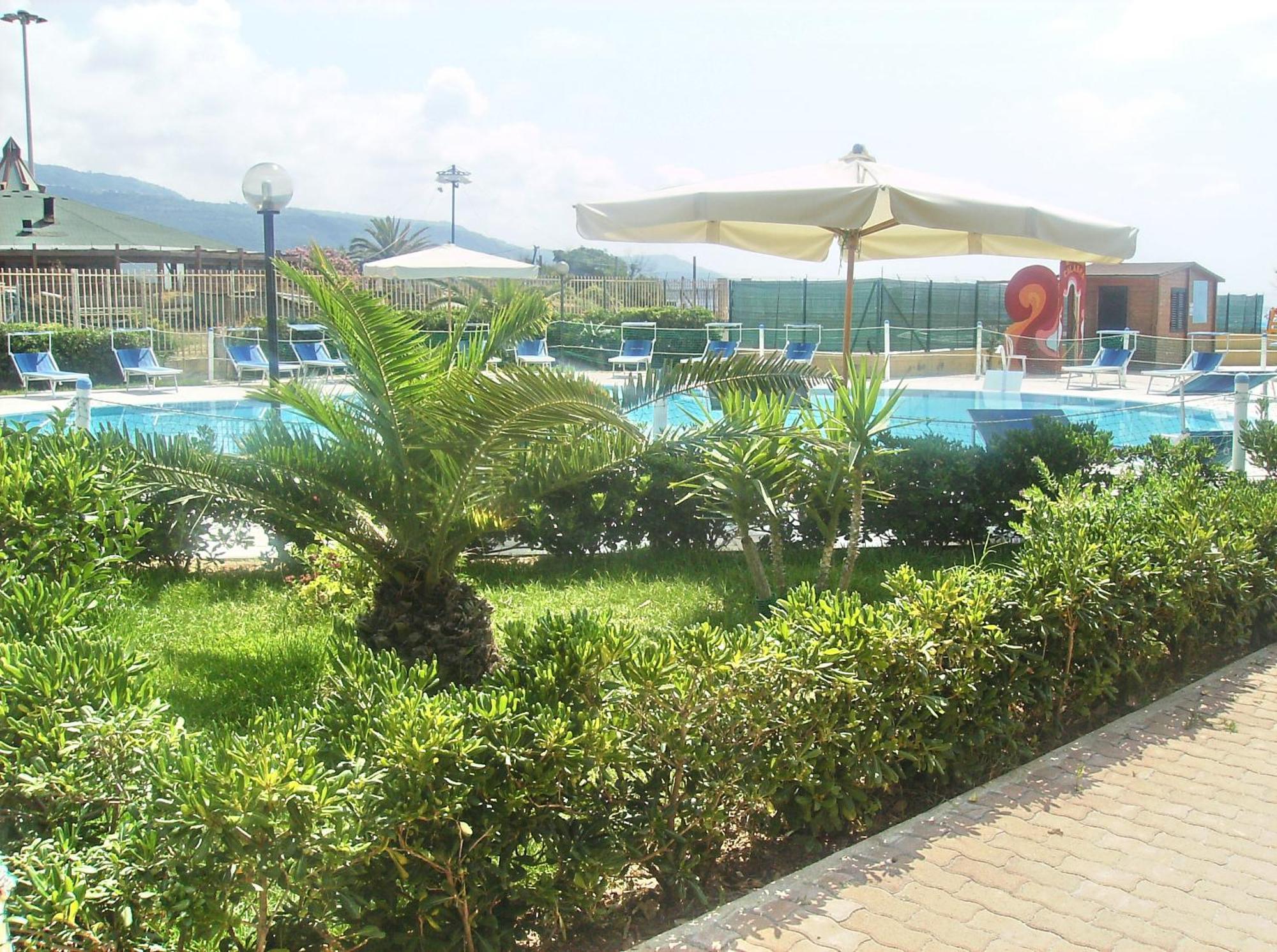 زامبروني Hotel Residence Riviera Calabra المظهر الخارجي الصورة