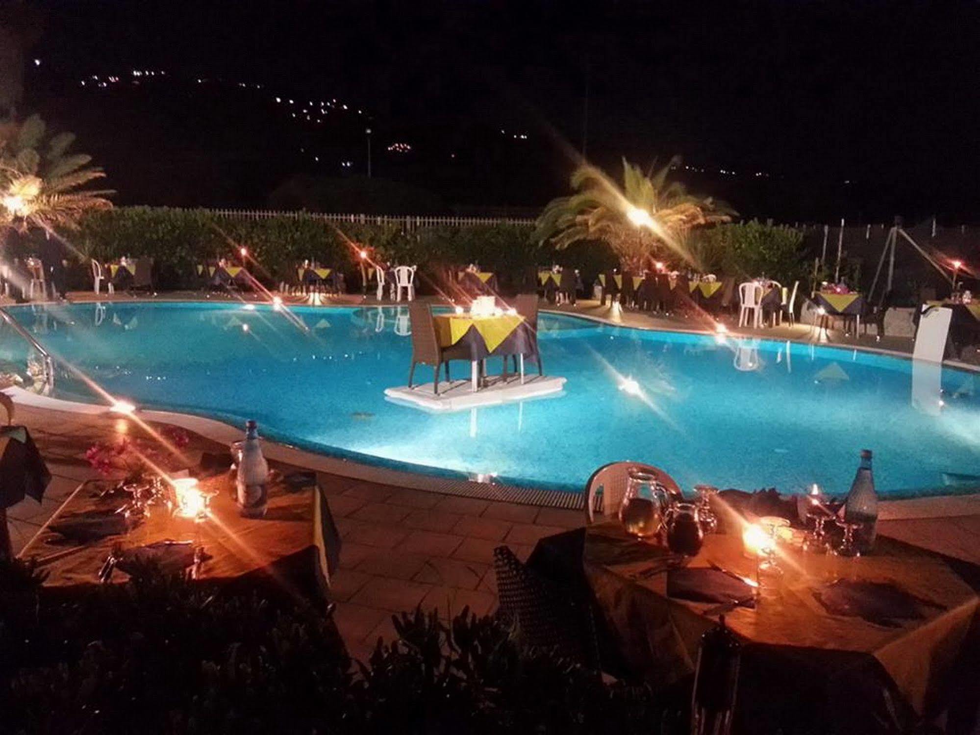 زامبروني Hotel Residence Riviera Calabra المظهر الخارجي الصورة